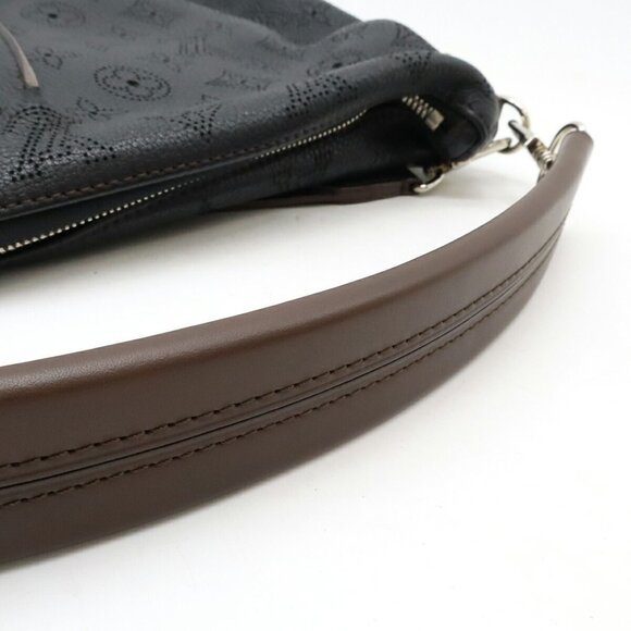 LOUIS VUITTON Black Shoulder Bag - Picture 6 of 9